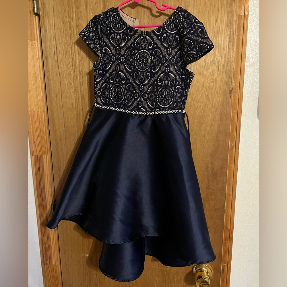 Girls formal dress. Size 6.